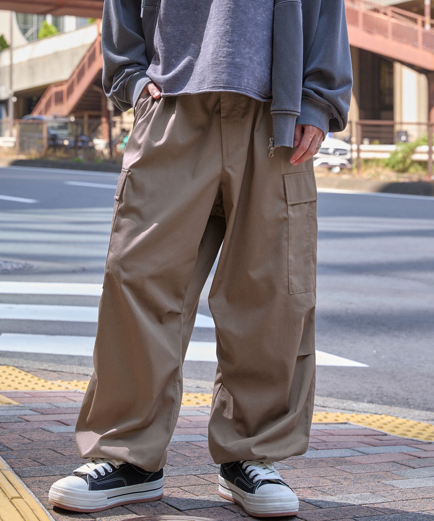 ワイドテーパード 裾ドローコード タックミリタリーカーゴパンツ