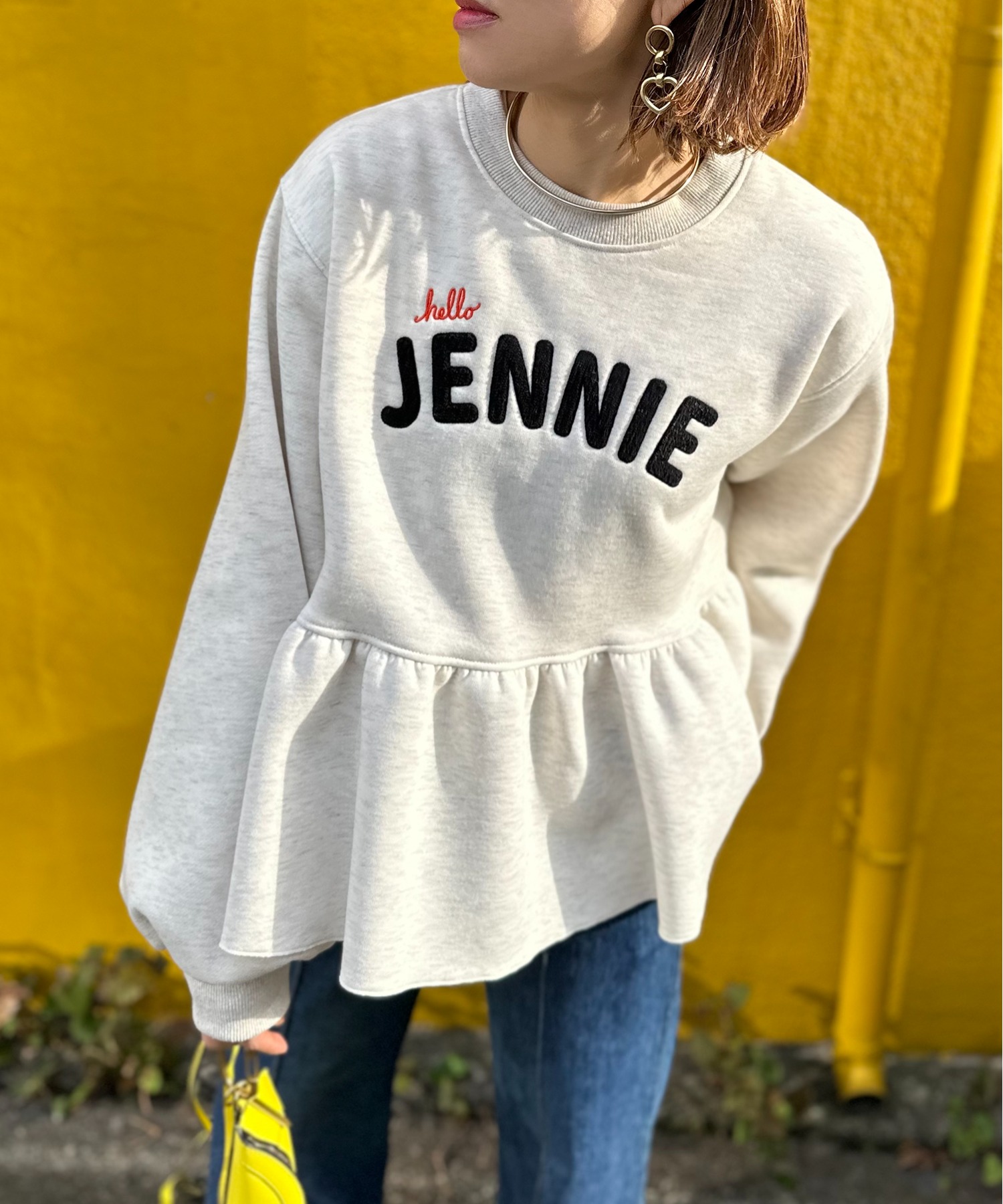 オートミール　※左袖ハート刺繍5c上になります。
model:154cm 着用サイズ:FREE