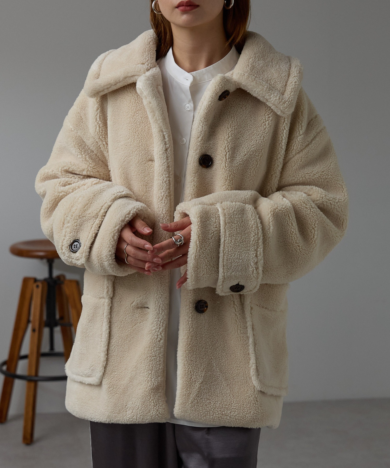 ライトベージュ