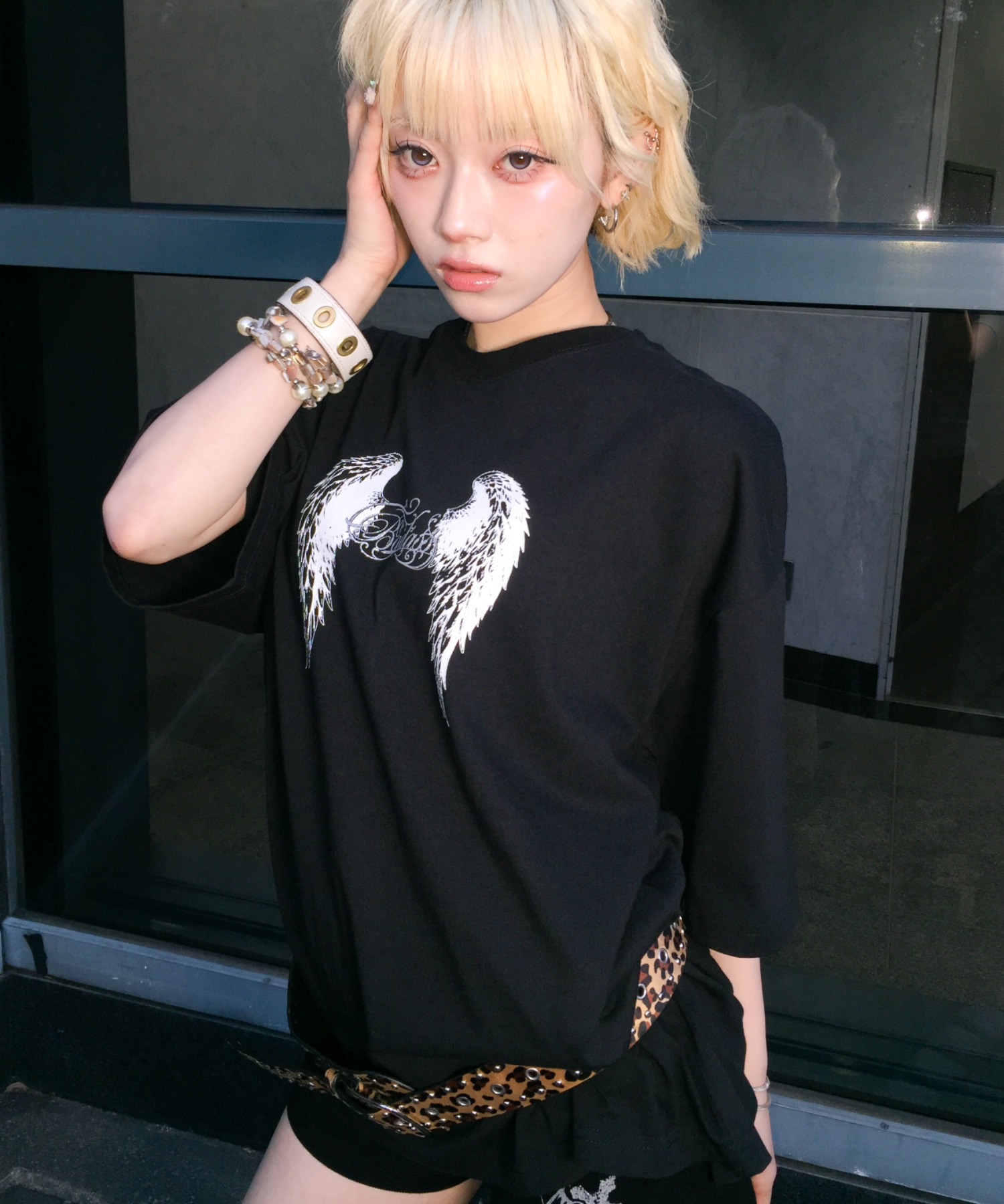 A'GEM/9 × .kom 『A'GEM/9/エージェムナイン』 フェザー×クロスTシャツ