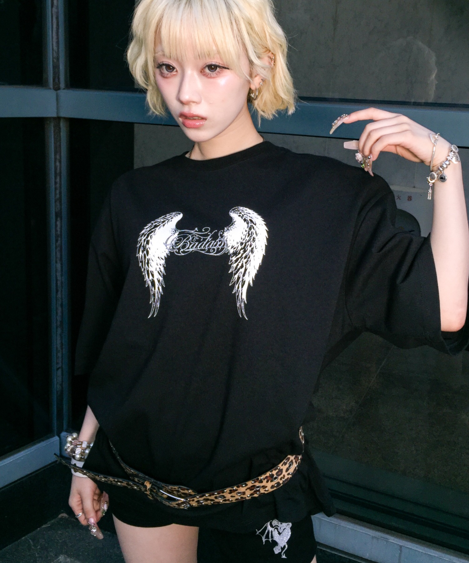 A'GEM/9 × .kom 『A'GEM/9/エージェムナイン』 フェザー×クロスTシャツ