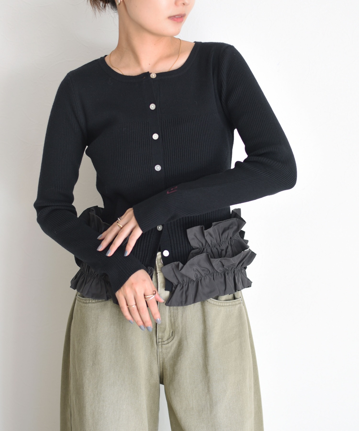 ギャザーフリルヘムリブニットカーデ Eimee Law│Eimee Law & LHELBIE