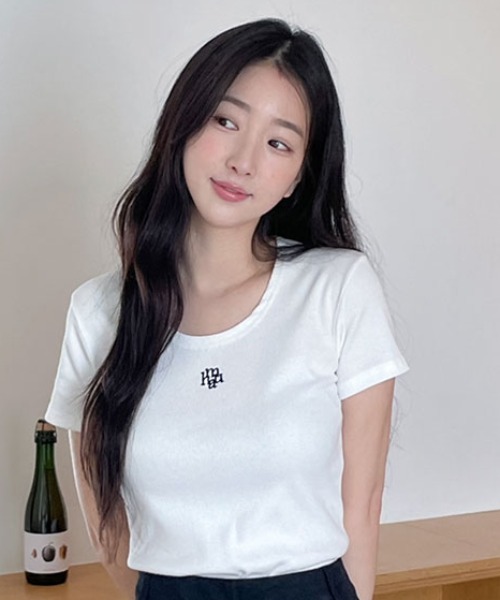 A'GEM/9 × .kom 『muah muah/ムーアムーア』 SIGNATURE CROP
