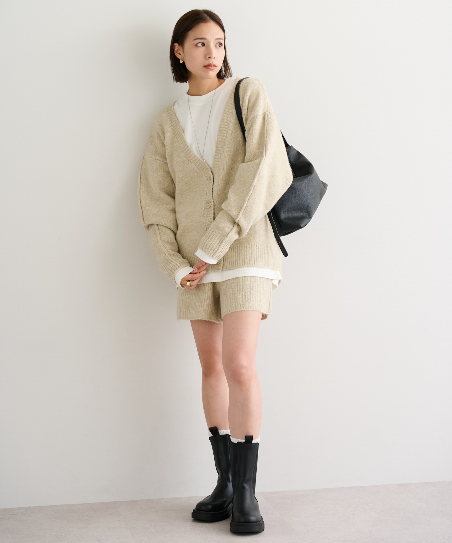 ライトベージュ