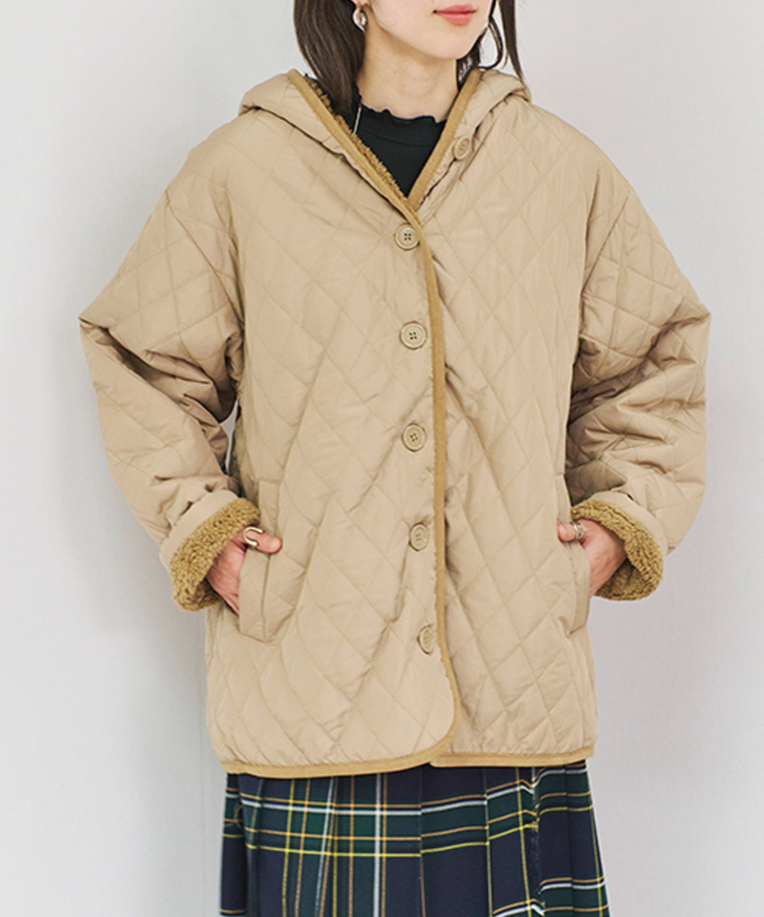 ベージュ