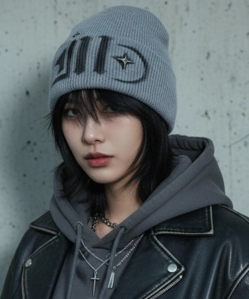 A'GEM/9 × .kom 『.KOM/ドットケーオーエム』 Graffiti Logo Beanie