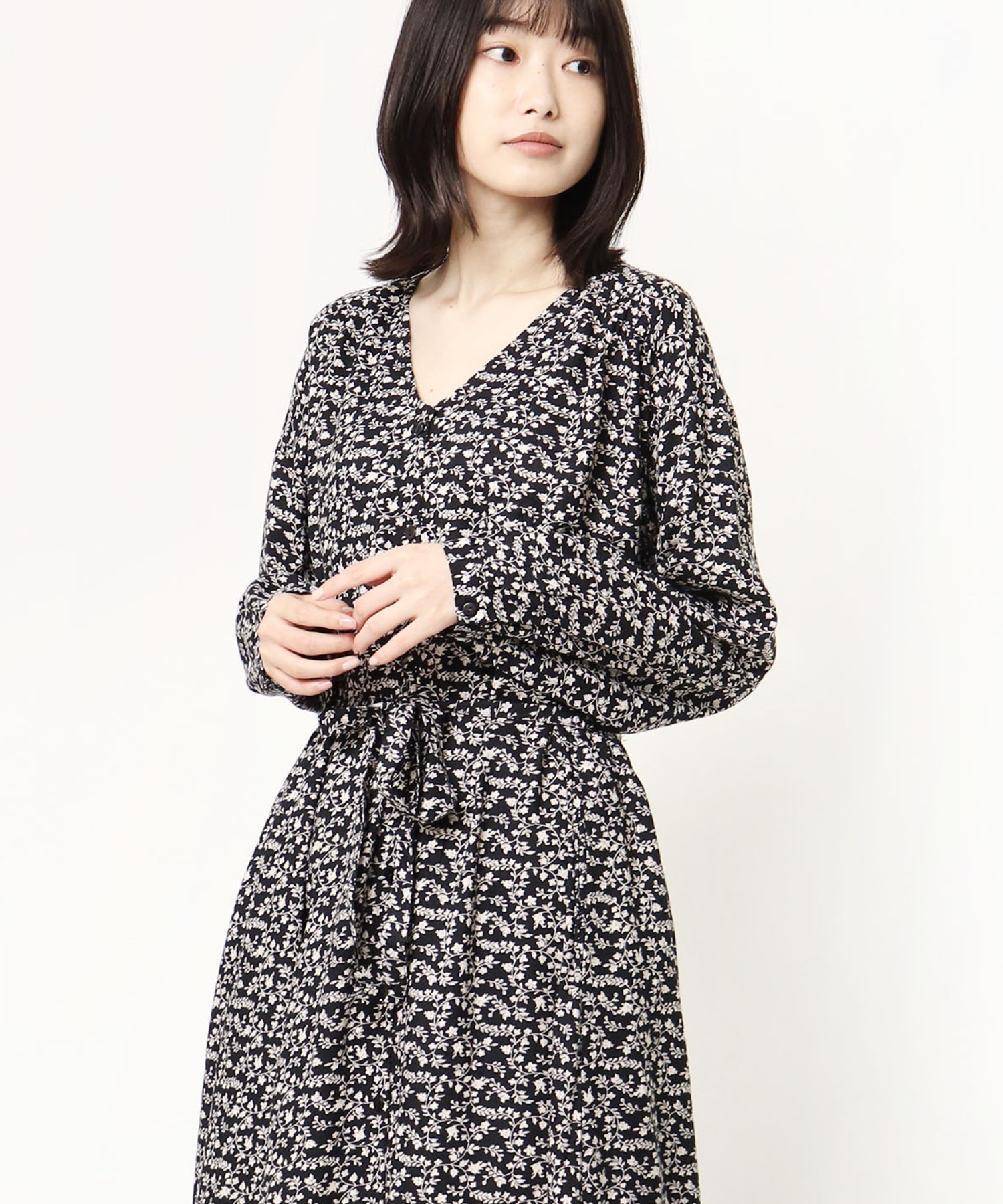 Salle De Bal サルデバル 花柄ギャザー あきワンピース 小花柄ワンピース Salle De Bal Salle De Bal The Barefoot Online サルデバル ザベアフット オンライン