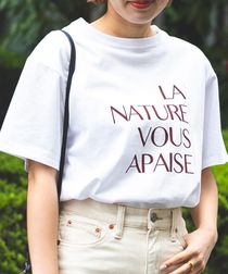 【WEB限定】洗練されたキレイ目ロゴT。レタードロゴプリントTシャツ