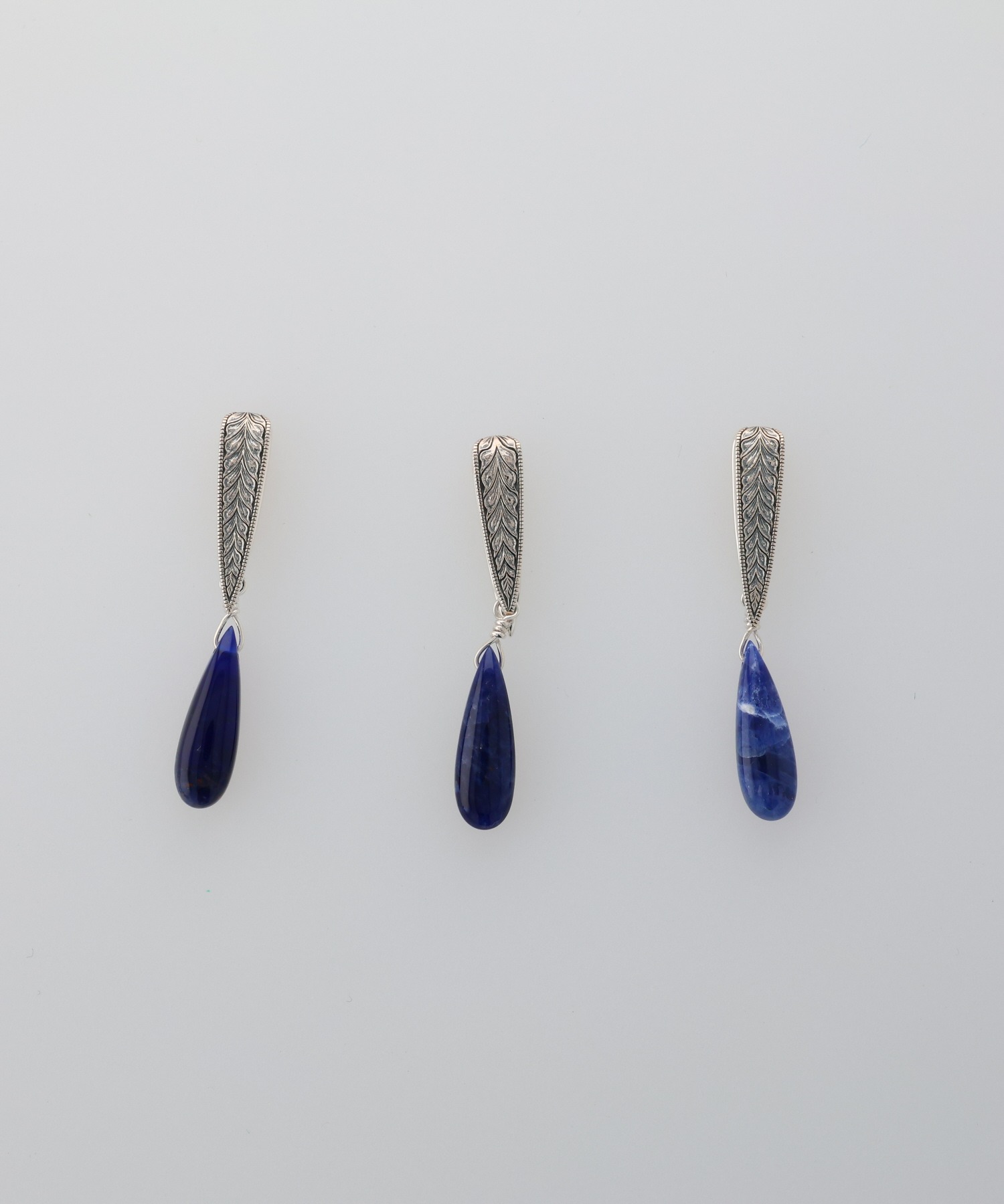 シルバーソーダライトチャーム