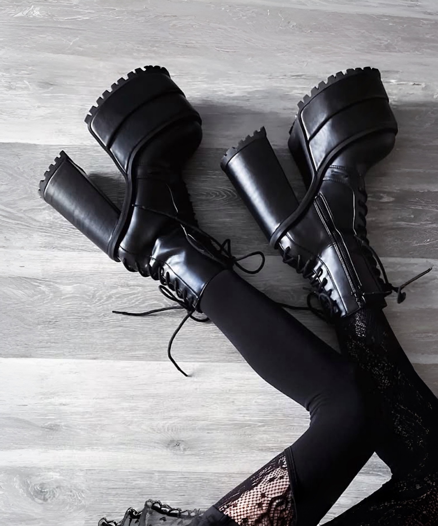 厚底レースアップブーツ Charla Tedrick│Jeffrey Campbell
