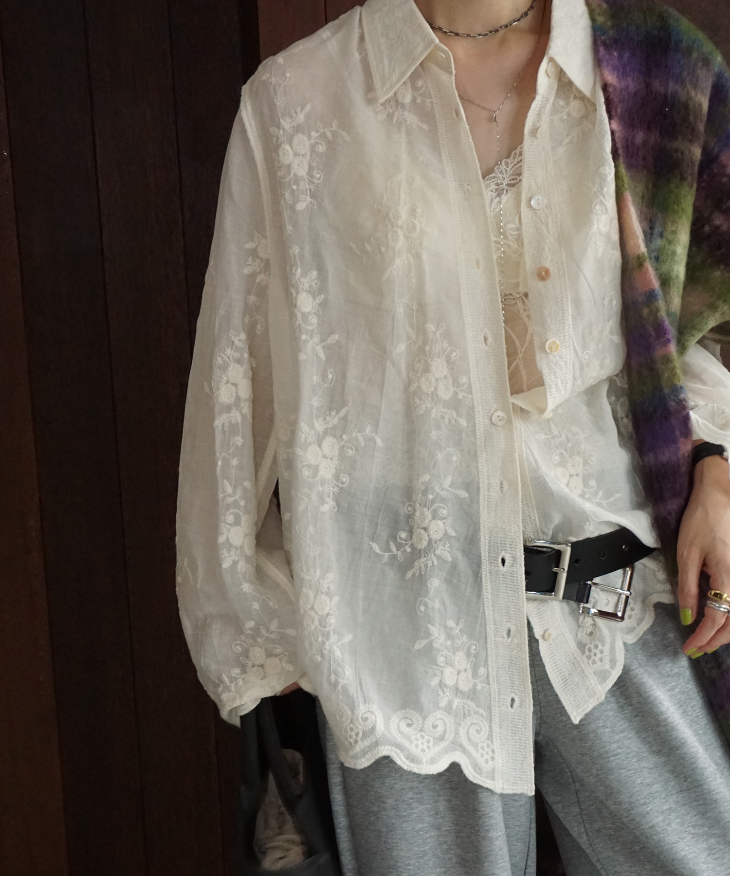 Flower サイン入りTシャツ SITRY（シトリー）の「Big Flower Embroidery T-shirt/フラワー