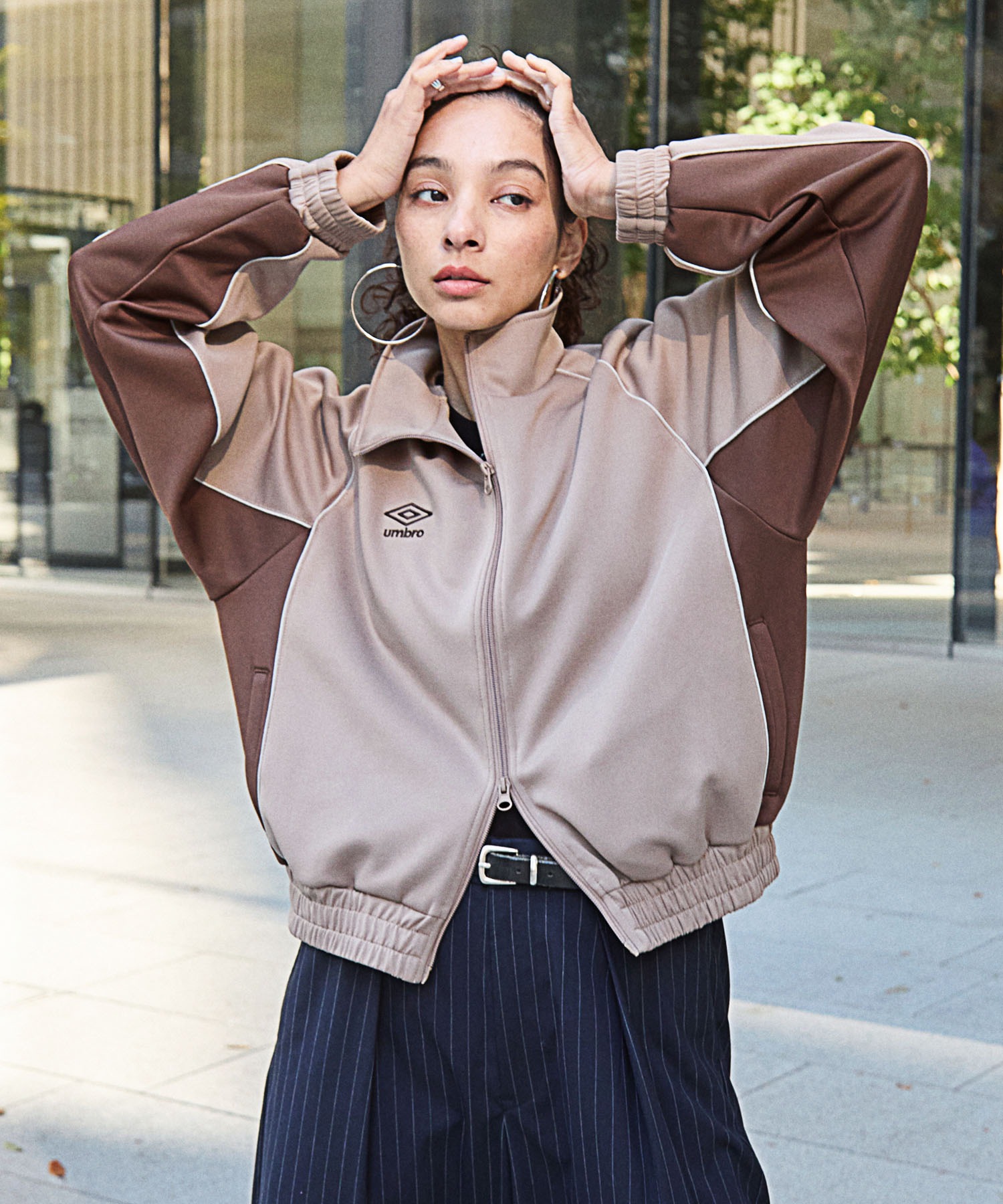 UMBRO/アンブロ 別注 ワンポイントロゴ刺繍 パイピング ラグラン