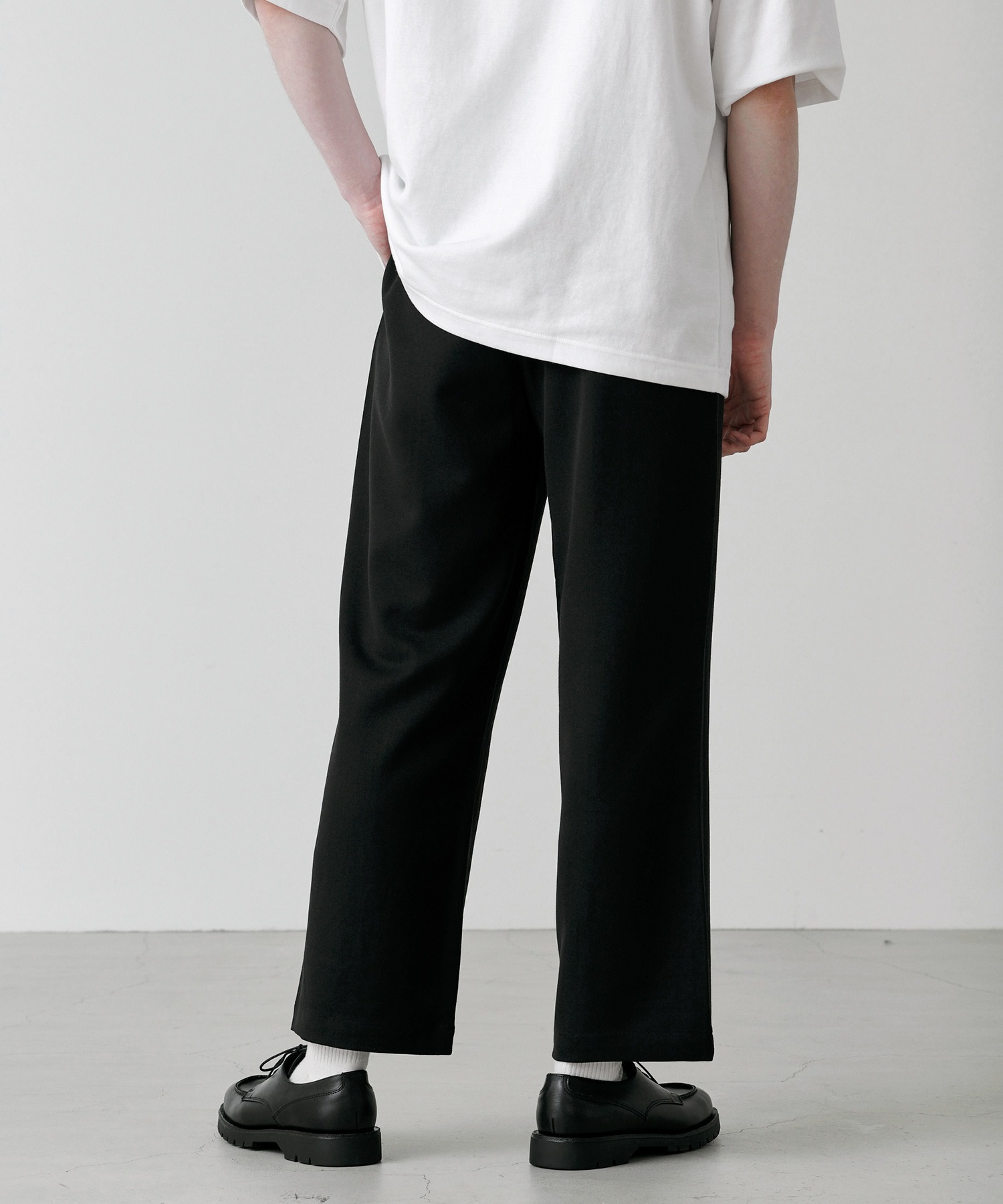 larucrur】TRストレッチセンタースリットタックワイドパンツ