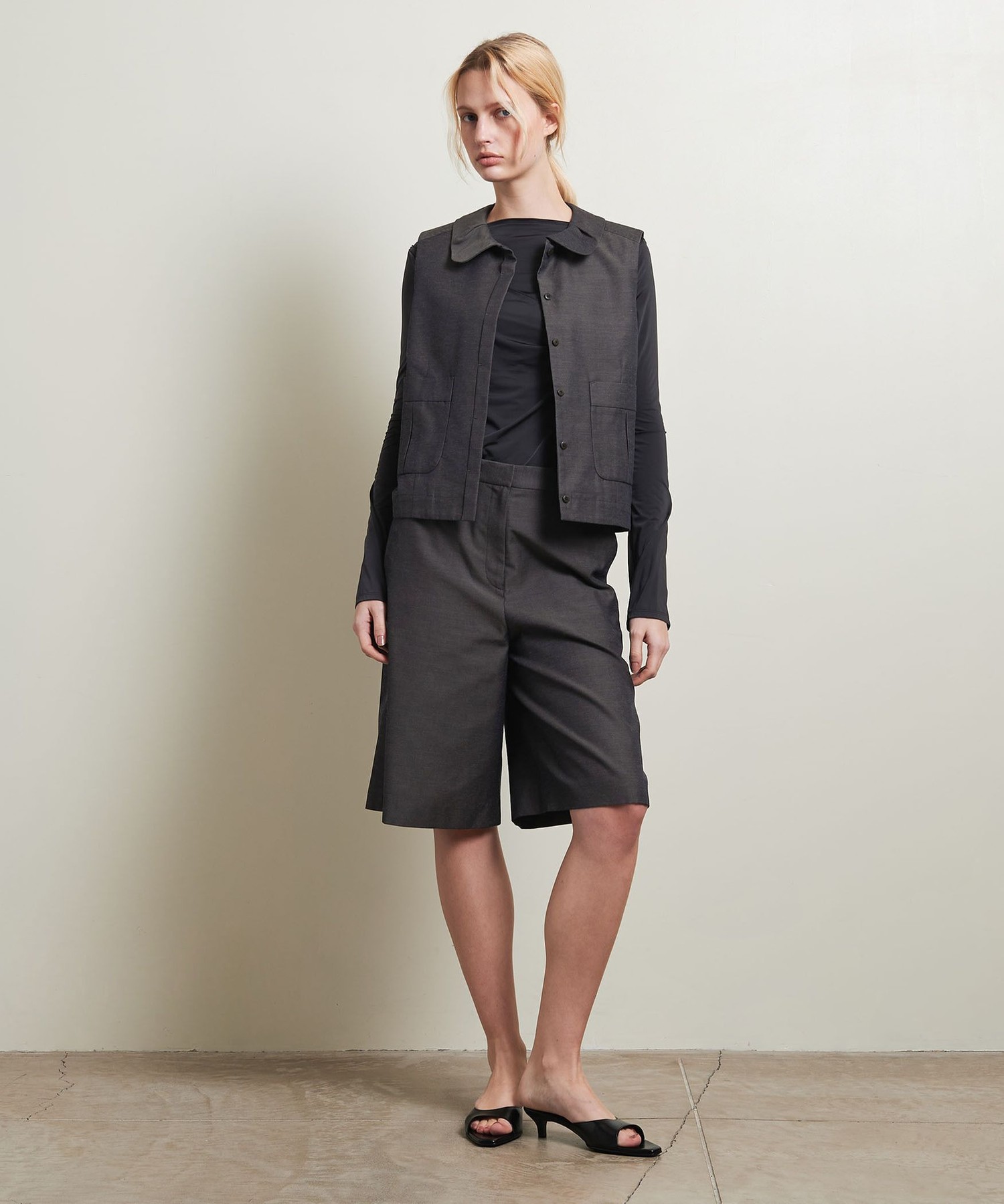 ＜ATTISESSION＞シャンブレー ラウンドカラー ノースリーブ