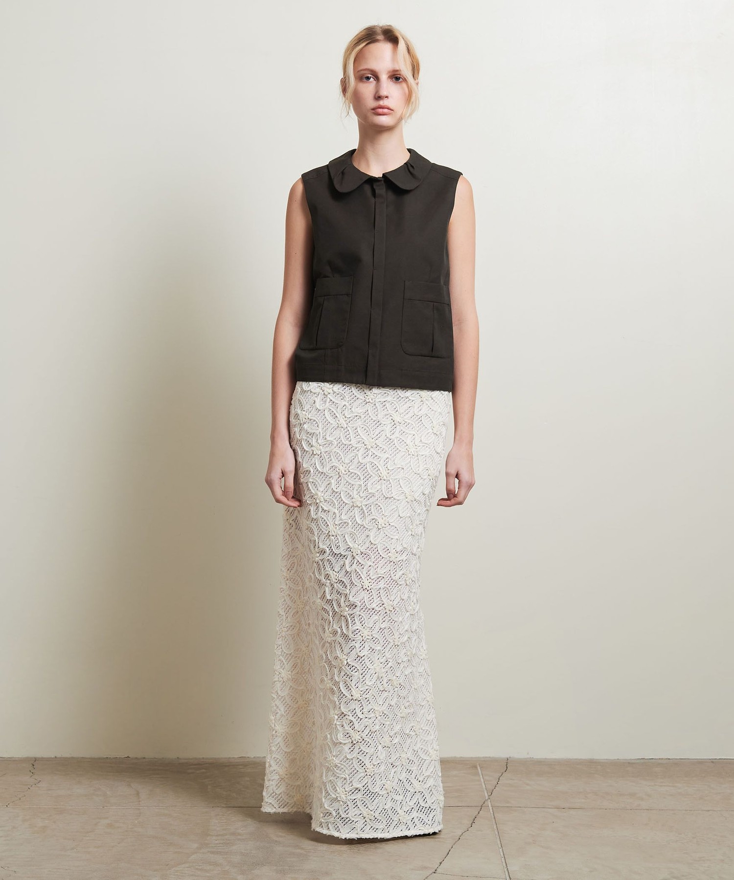 ＜ATTISESSION＞シャンブレー ラウンドカラー ノースリーブ