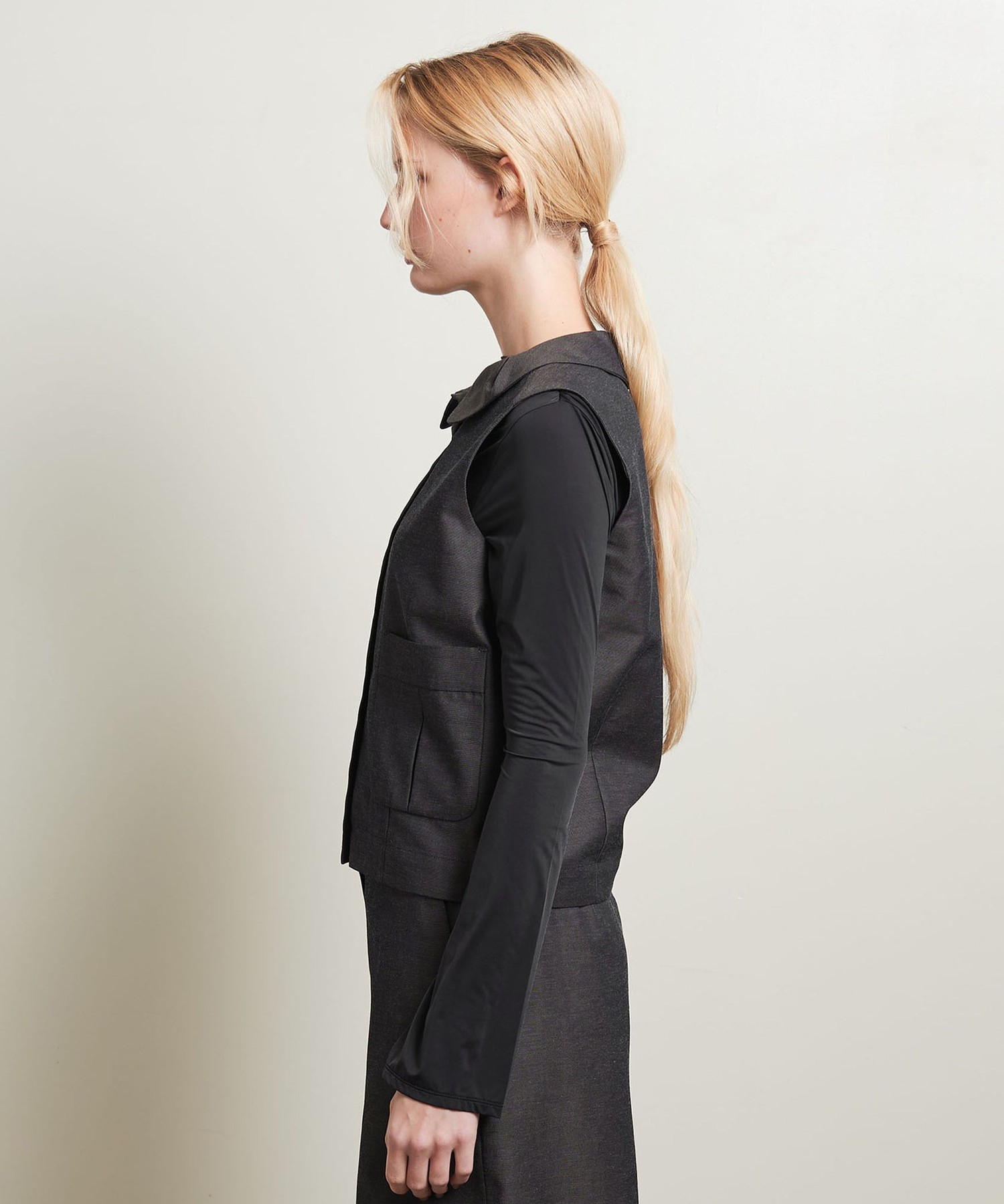 ＜ATTISESSION＞シャンブレー ラウンドカラー ノースリーブ