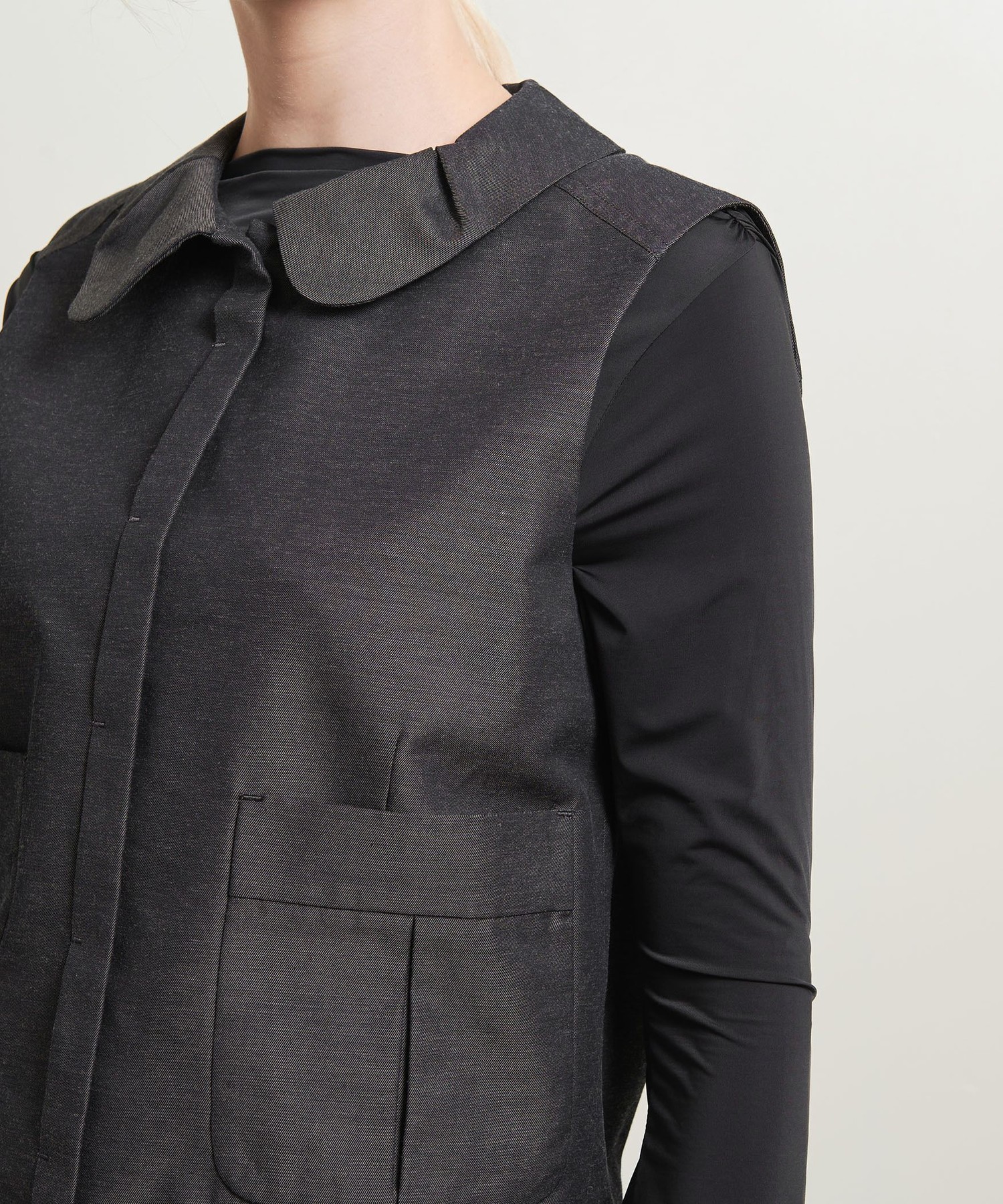 ＜ATTISESSION＞シャンブレー ラウンドカラー ノースリーブ