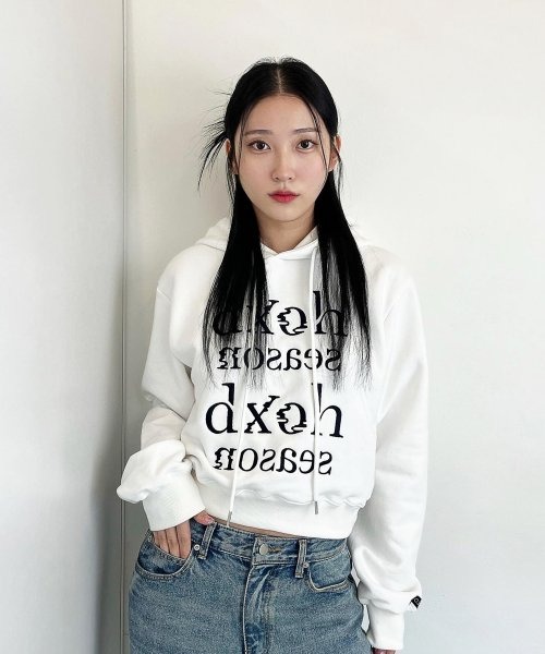 A'GEM/9 × .kom『DXOH/ディソエイチ』SEASON LOGO SEMI CROP HOODIE