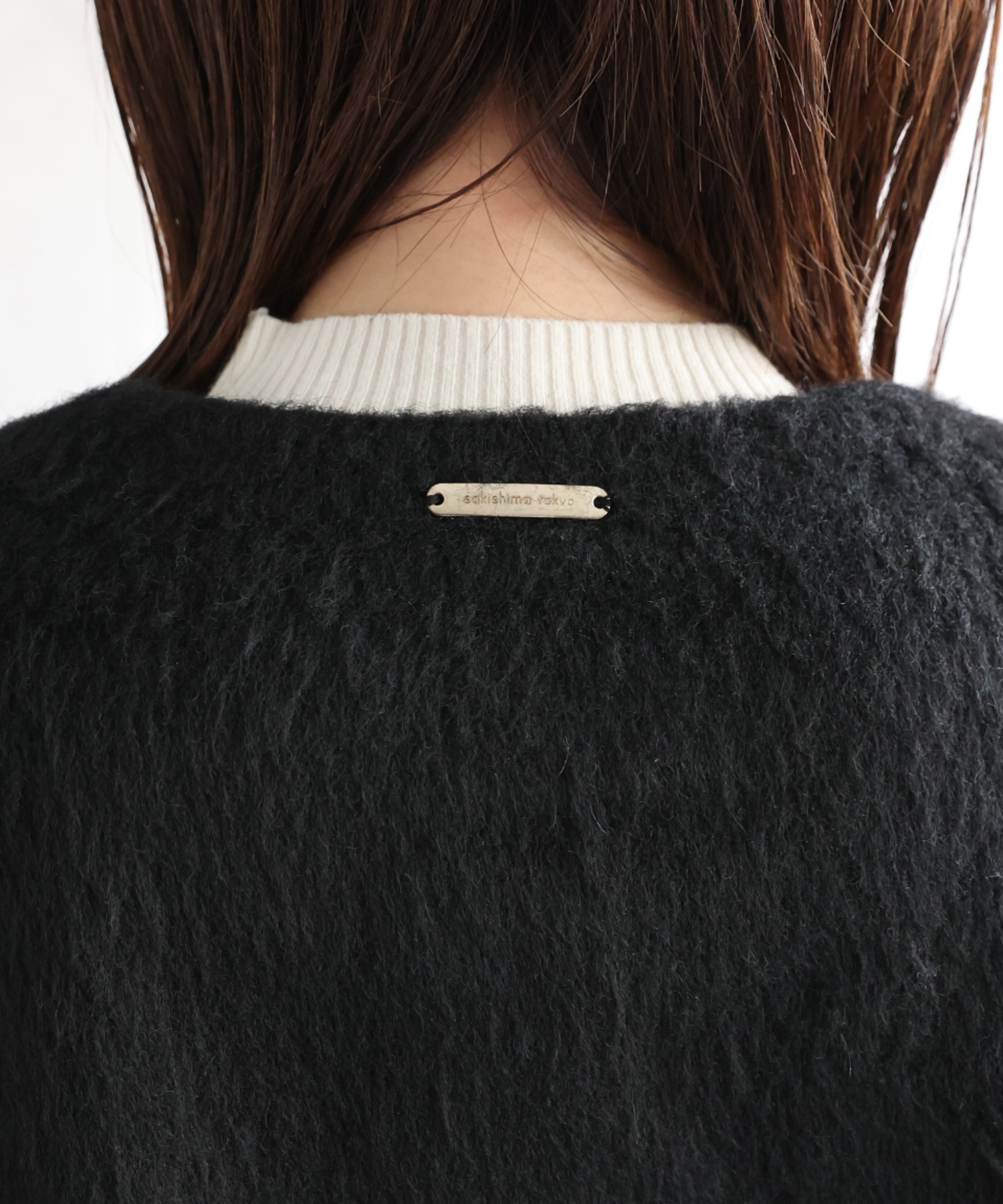 バックスタイルには{sakishimaytokyo}のイニシャルバーを施しました