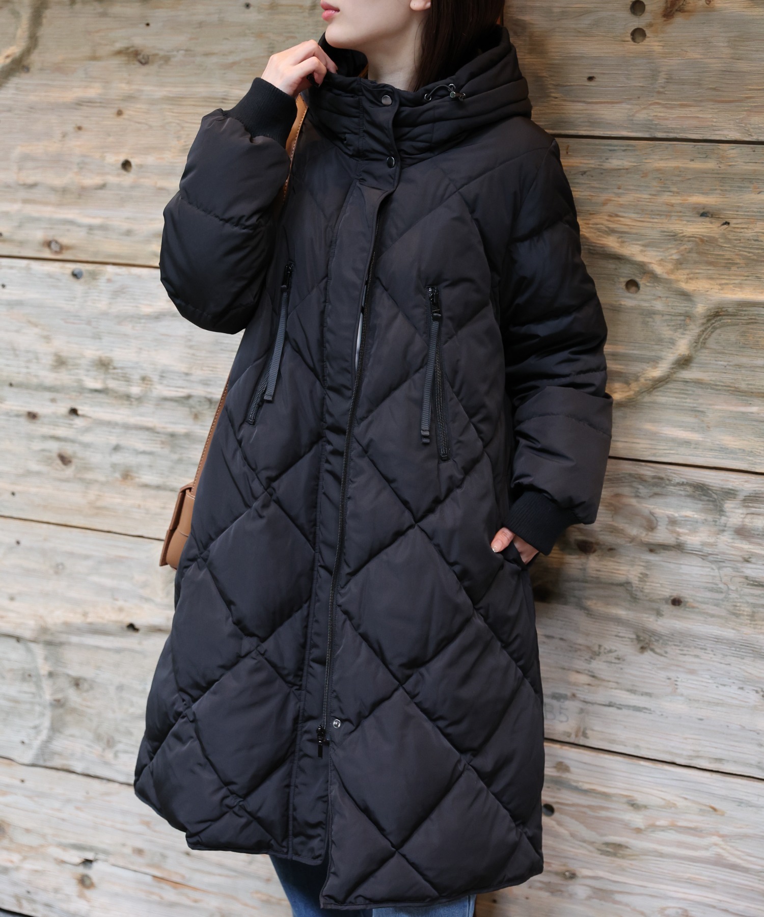 model：162cm 着用サイズ；M
※ブラックは同色デザイン(配色でない)のデザインです