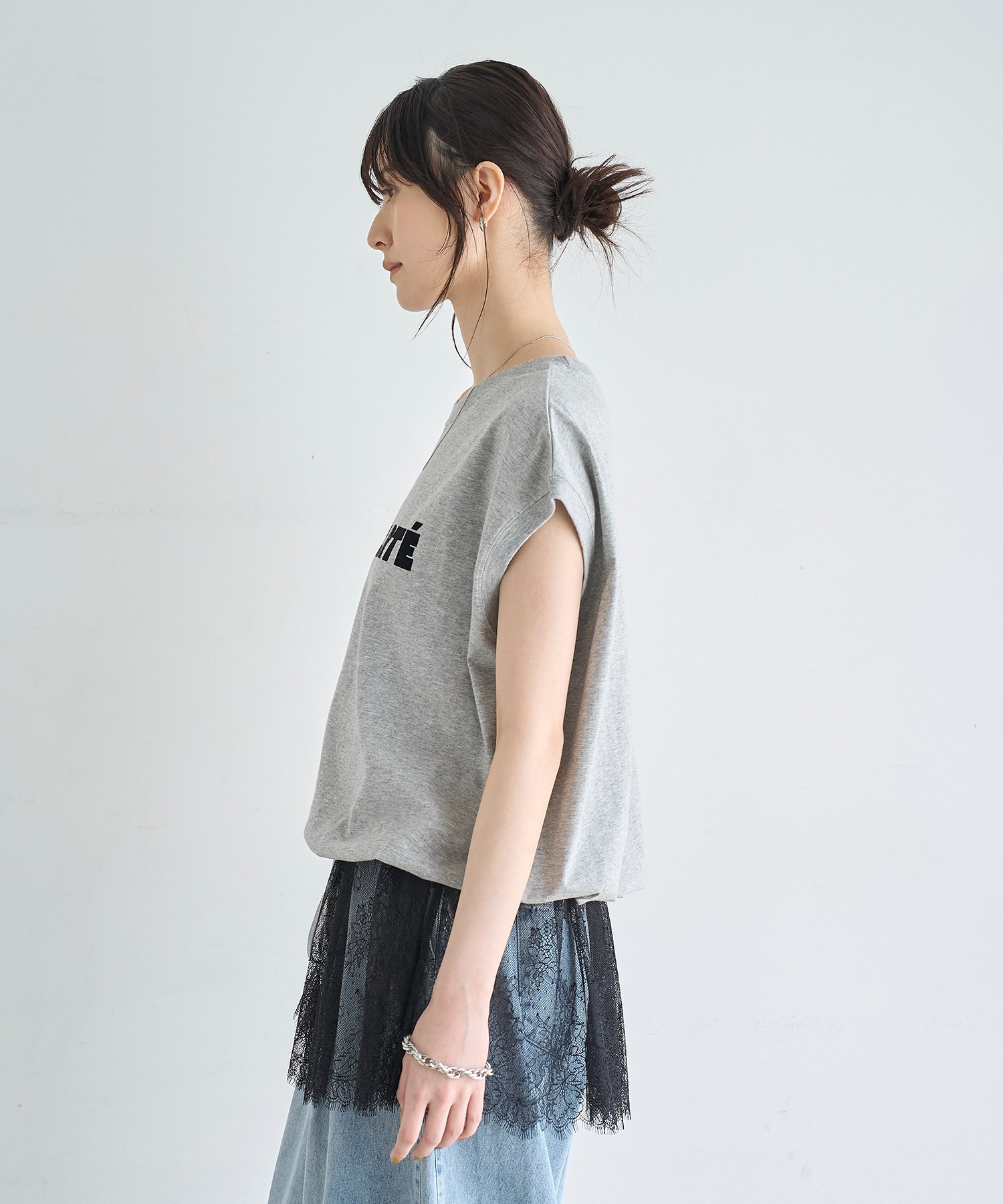 model：H166 着用サイズ：M