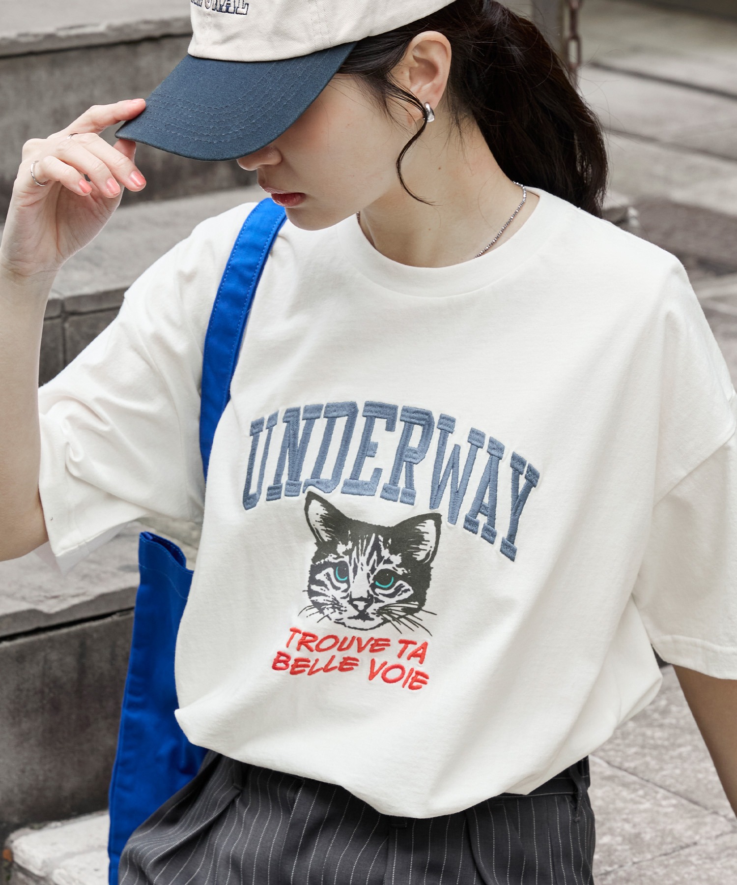 カレッジロゴ刺繍 サイドスリット オーバーサイズ 半袖Tシャツ MONO