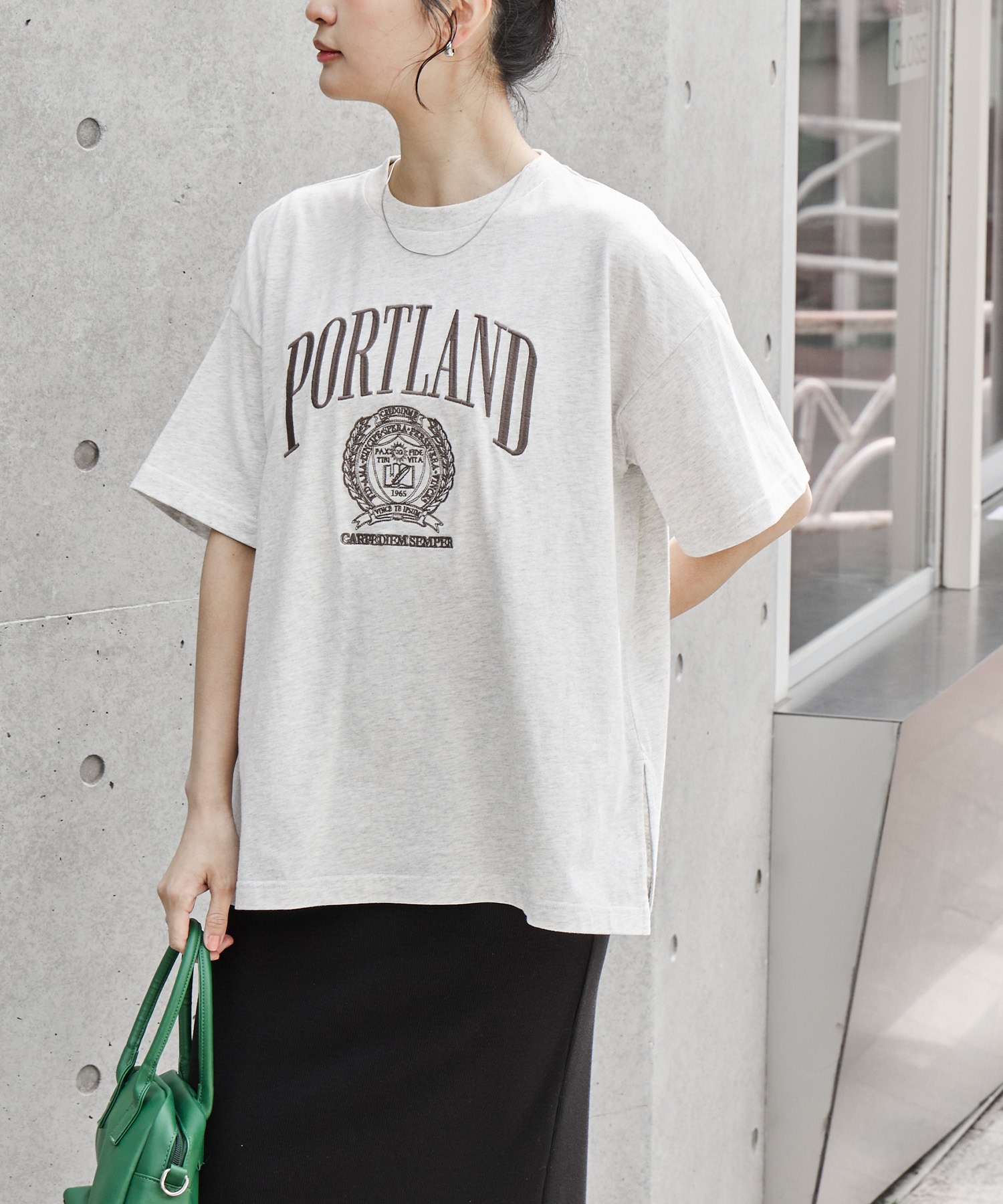 カレッジロゴ刺繍 サイドスリット オーバーサイズ 半袖Tシャツ MONO