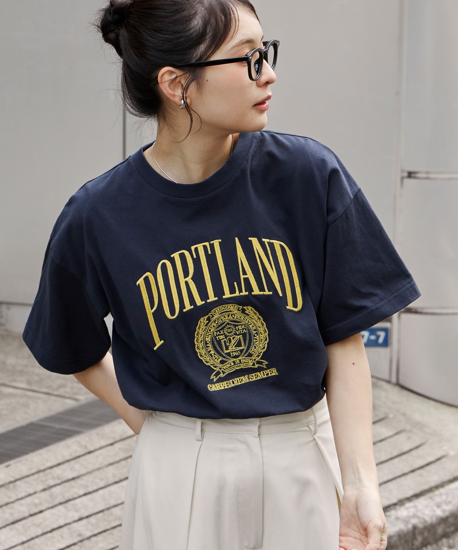 カレッジロゴ刺繍 サイドスリット オーバーサイズ 半袖Tシャツ MONO