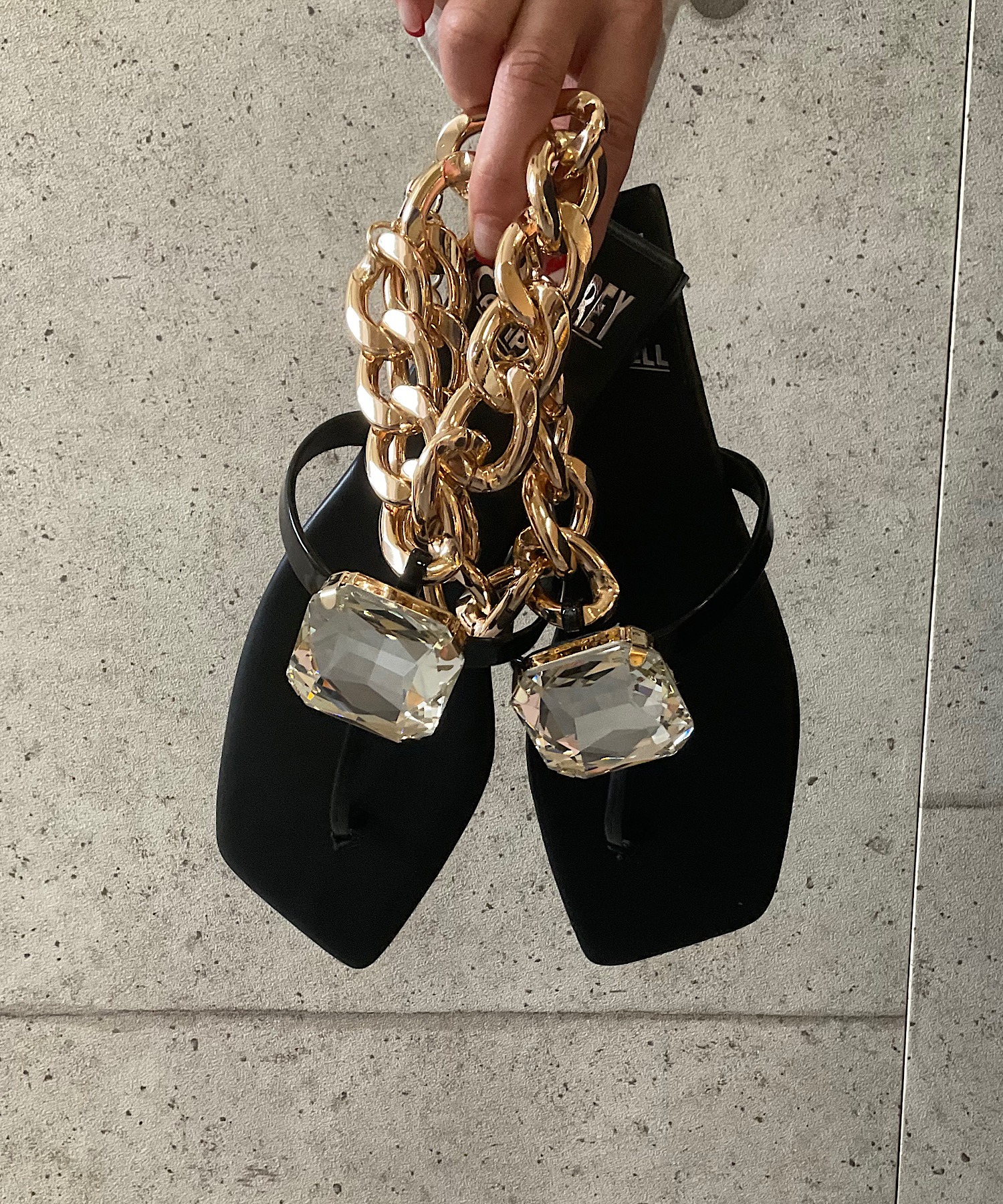 チャンキーチェーン アンクルストラップサンダル Jeffrey