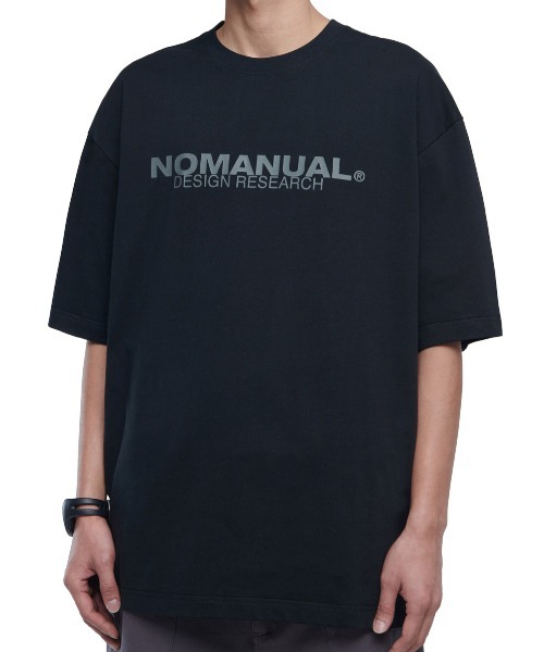 A'GEM/9 × .kom 『NOMANUAL/ノーマニュアル』 D.R LOGO T-SHIRT/ロゴ T