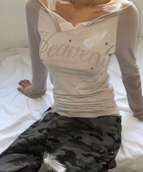 A'GEM/9 × .kom 「 FANCY CLUB/ファンシークラブ」 HEAVENLY OFF-SHOULDER LONG SLEEVE/ヘブン A'GEM/9 × .kom 『 FANCY CLUB/ファンシークラブ』 HEAVENLY OFF