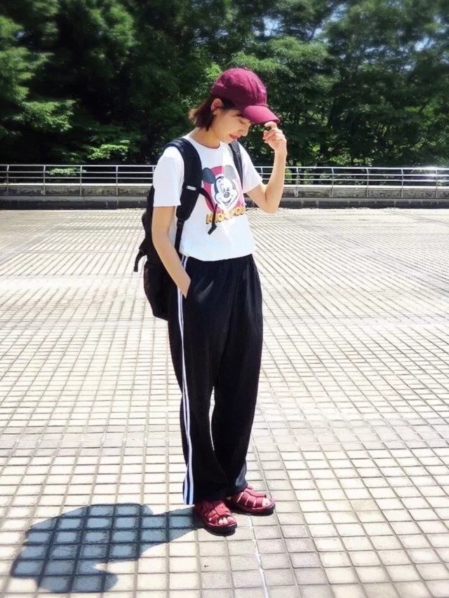 テーマパークファッションは 動きやすいのにしっかりおしゃれな スポーティスタイル で楽しむ Zozotown