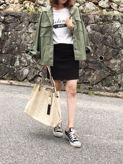 今年もこのカラーに夢中 カーキ色を使った こなれ感のある大人女子のoutfit Zozotown