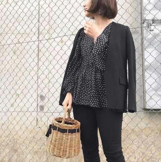 ノーカラージャケットが優秀 きちんと感のある 黒ジャケット を今っぽく Zozotown ノーカラージャケットが優秀 きちんと感のある 黒ジャケット を今っぽく Zozotown