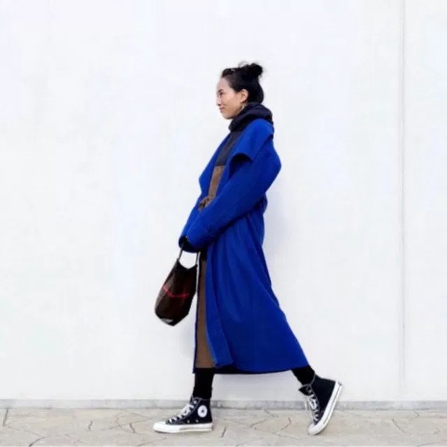 凛としたブルーのコートで大人っぽく 冬にぴったりな透明感のある着こなし9選 Zozotown