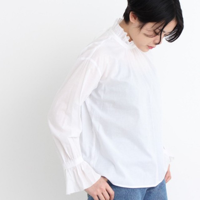 主役でも忍ばせても大活躍！ 使える「ホワイトハイネック」の着こなし 
