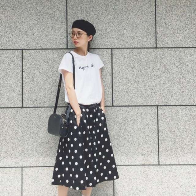 重たくならず シックに決まる 夏こそ潔い モノトーンコーデ が素敵 キナリノ