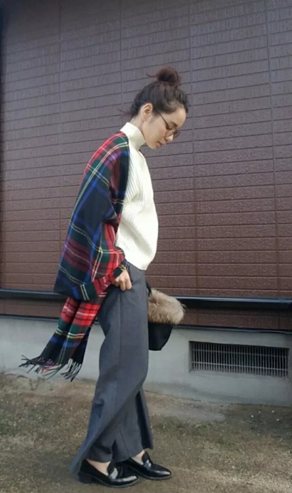 定番シューズ・黒のローファーを今っぽくおしゃれに！ 大人