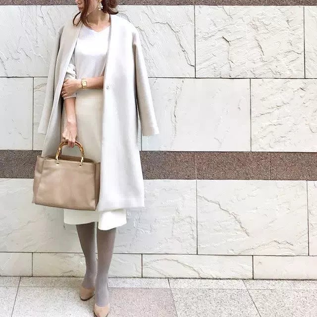 18 19冬の推しカラー 白をワンピースで 冬にきれいに映える白いワンピースコーデ Zozotown