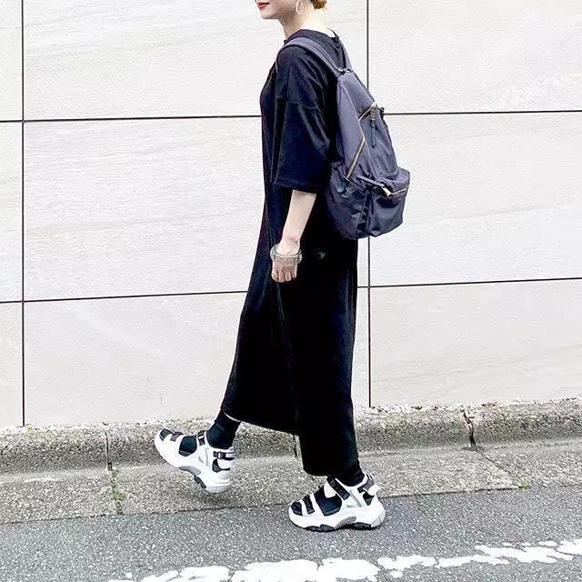 おしゃれな大人女子はリュックをどう合わせてる カジュアルリュックのあか抜け見えコーデ Zozotown