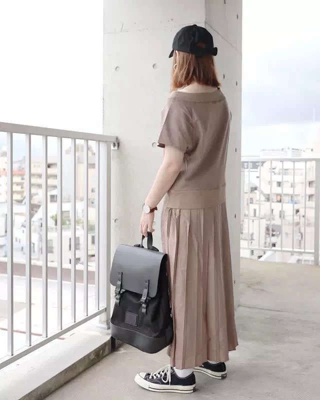 キャップで大人っぽく紫外線対策 スカート ワンピース 黒キャップのアウトドアコーデ Zozotown