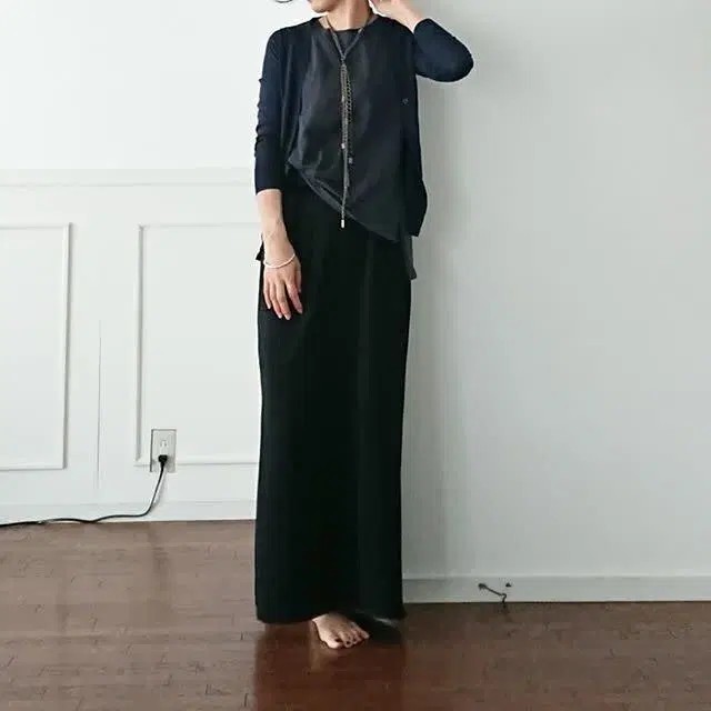 手持ちの「黒スカート」で晩夏をおしゃれに乗り切ろう！シックで