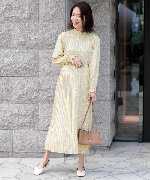 最新 花柄ワンピースで差をつけよう オフィスカジュアルのお手本コーデ集 Zozotown