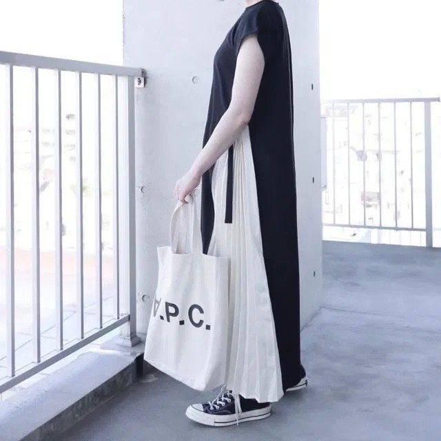 サイドプリーツのワンピースが映える 一枚でおしゃれな重ね着風ワンピースコーデ Zozotown