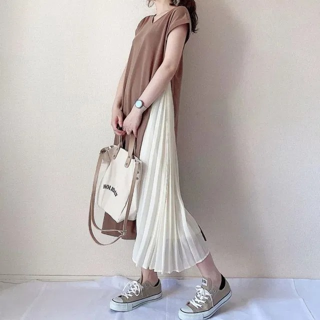 サイドプリーツのワンピースが映える 一枚でおしゃれな重ね着風ワンピースコーデ Zozotown