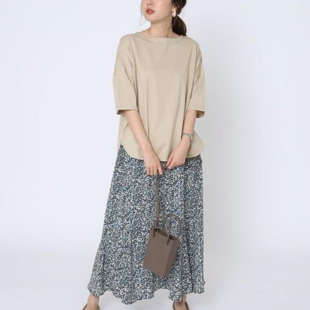 印象変化は自由自在！ 4つのテイストで楽しむ《Tシャツ×スカート