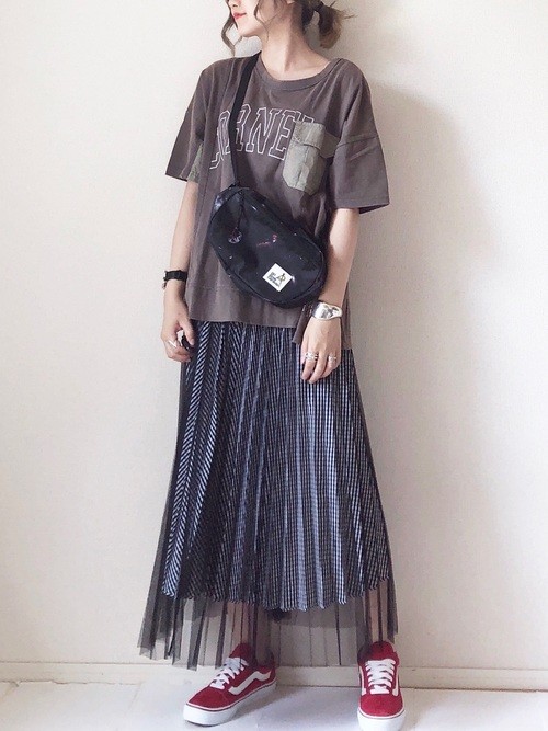 夏でも軽やかに グレー で作る大人のモノトーンファッション Zozotown 夏でも軽やかに グレー で作る大人のモノトーンファッション Zozotown