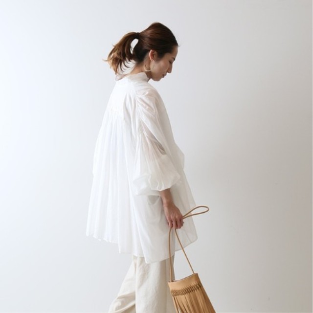 白ブラウスの夏コーデ 最新 きれいめカジュアルな洗練ファッションをご紹介 Zozotown