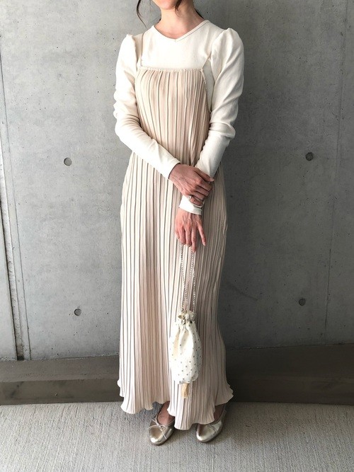 秋のベージュワンピースコーデ特集 最新 きれいめな大人の着こなしを紹介 Zozotown