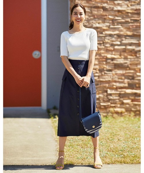 秋のネイビースカートコーデ 合わせやすい紺色のワンランク上の着こなし Zozotown